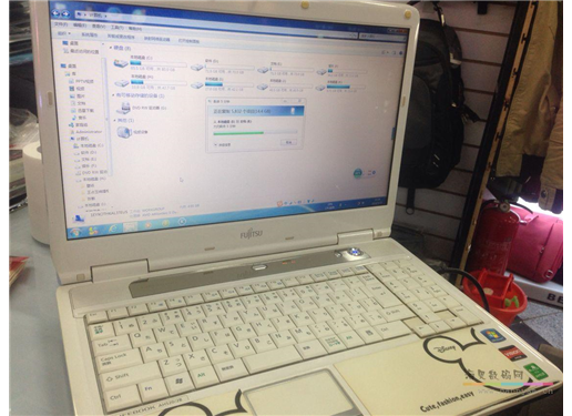 富士通 15.6 英寸 250G/4G内存/速龙双核 笔记本