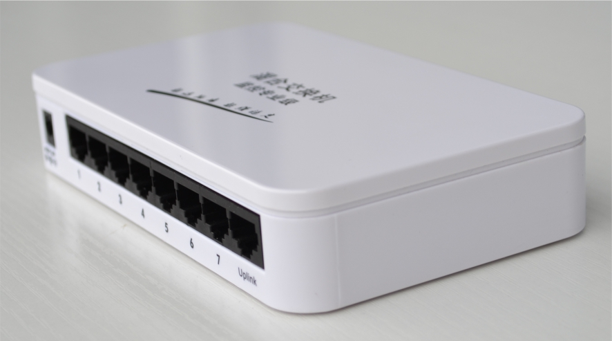 长距离 8口POE供电交换机一线通带7个网络摄像机或AP