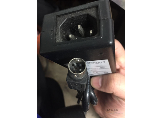 宇之星 P1205-20-8 12V 2A 电源适配器 4孔柱