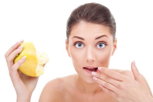 长期空腹吃水果 瓦房店女子胃里竟长出一块“石头”