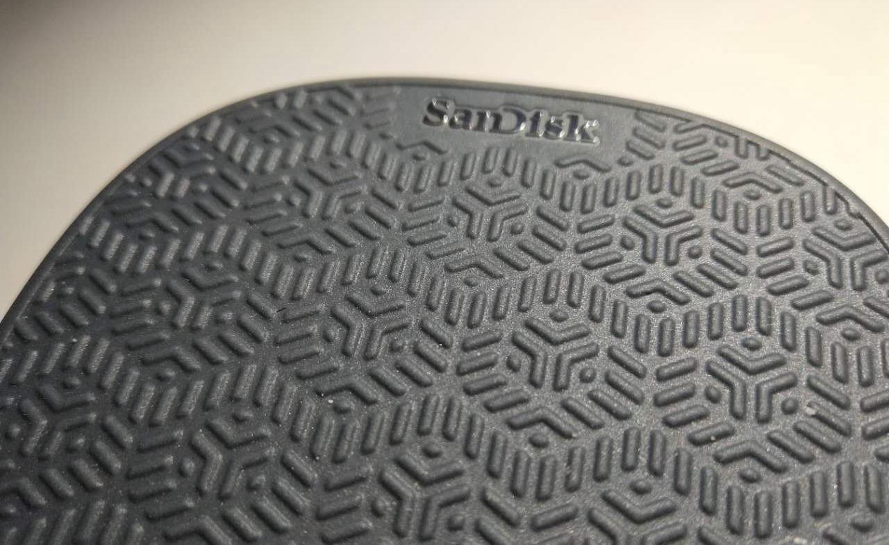 闪迪 欣享 充电 插座 自动备份 充电底座