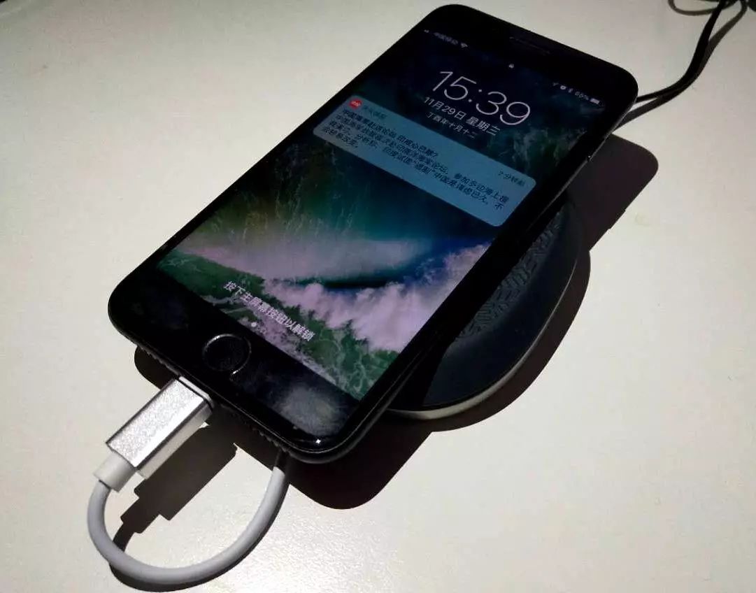 闪迪 欣享 充电 插座 自动备份 充电底座