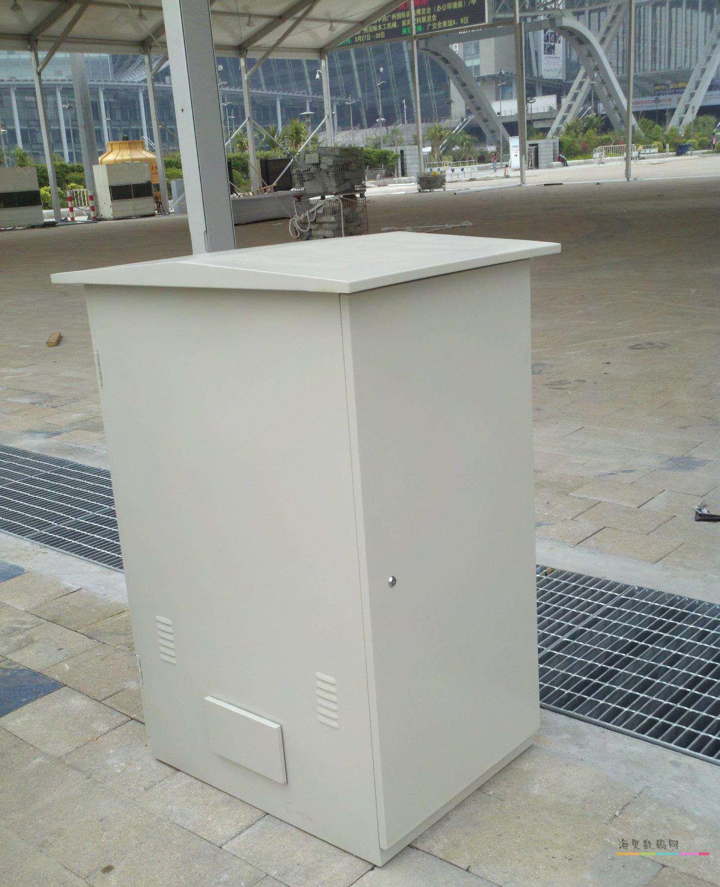 15U标准室外防水机柜