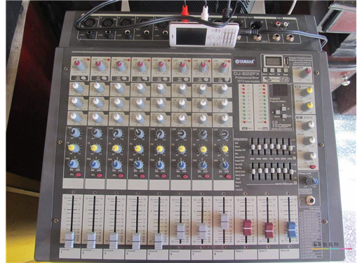 雅马哈 DJ-822FX 专业8路调音台 大功率450W*2 带均衡功放调音台 LED显示