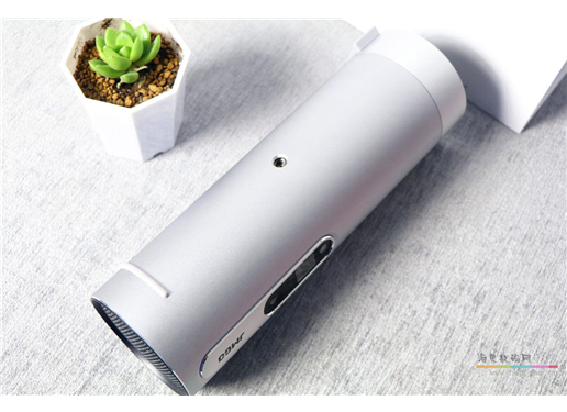 坚果 P3 投影机  圆筒式