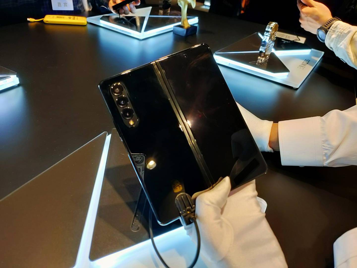 三星 W22 5G 手机 折叠屏手机 三星  5G W2022折叠屏手机 心系天下 折叠屏手机