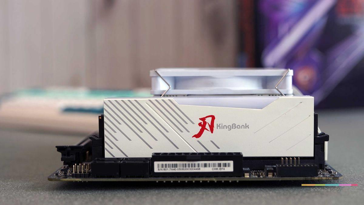 白刃  3200hz 8G 长鑫颗粒